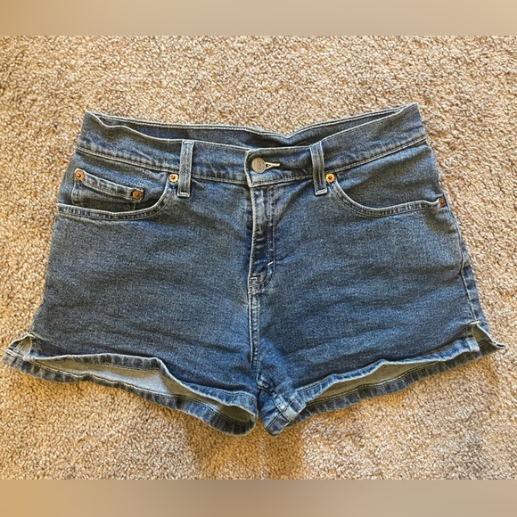 Levis Junior Shorts - Picture 2 of 8